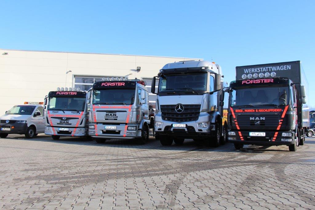 Frontansicht Einsatzfahrzeug Abschleppdienst Förster